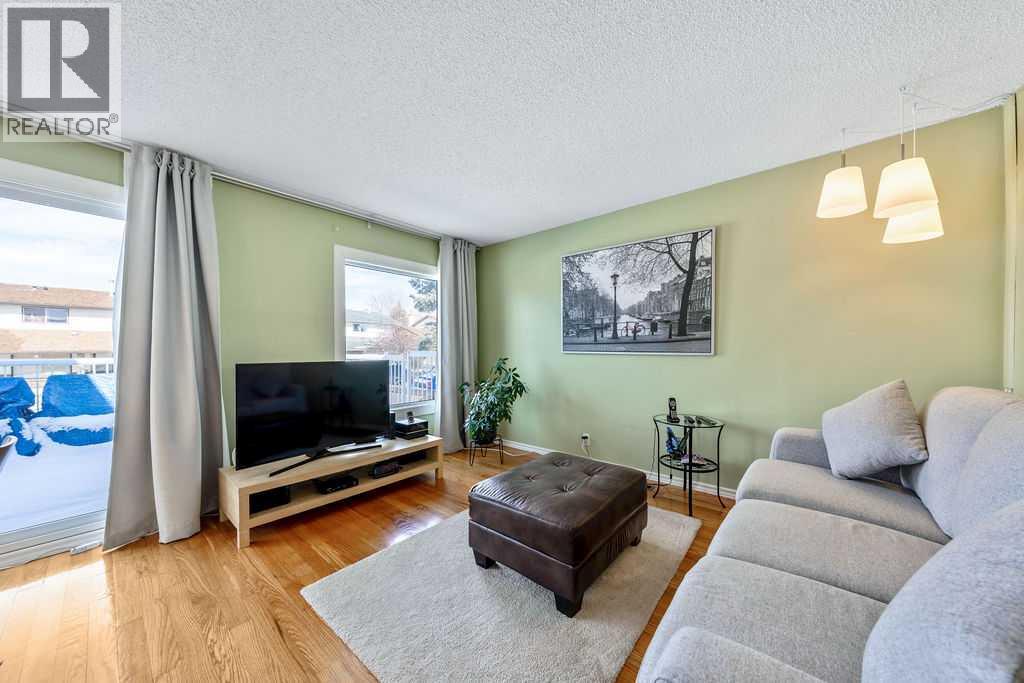 50 Cedarwood Rise SW, Calgary, Alberta  T2W 3H9 - Photo 3 - A2297078