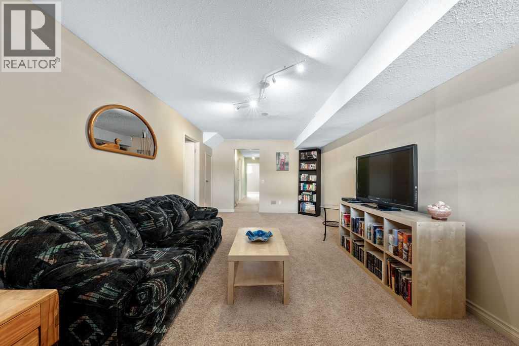 50 Cedarwood Rise SW, Calgary, Alberta  T2W 3H9 - Photo 21 - A2297078