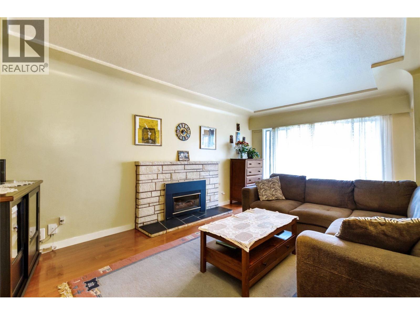 3713 Kincaid Street, Burnaby, British Columbia  V5G 1V4 - Photo 5 - R3107753