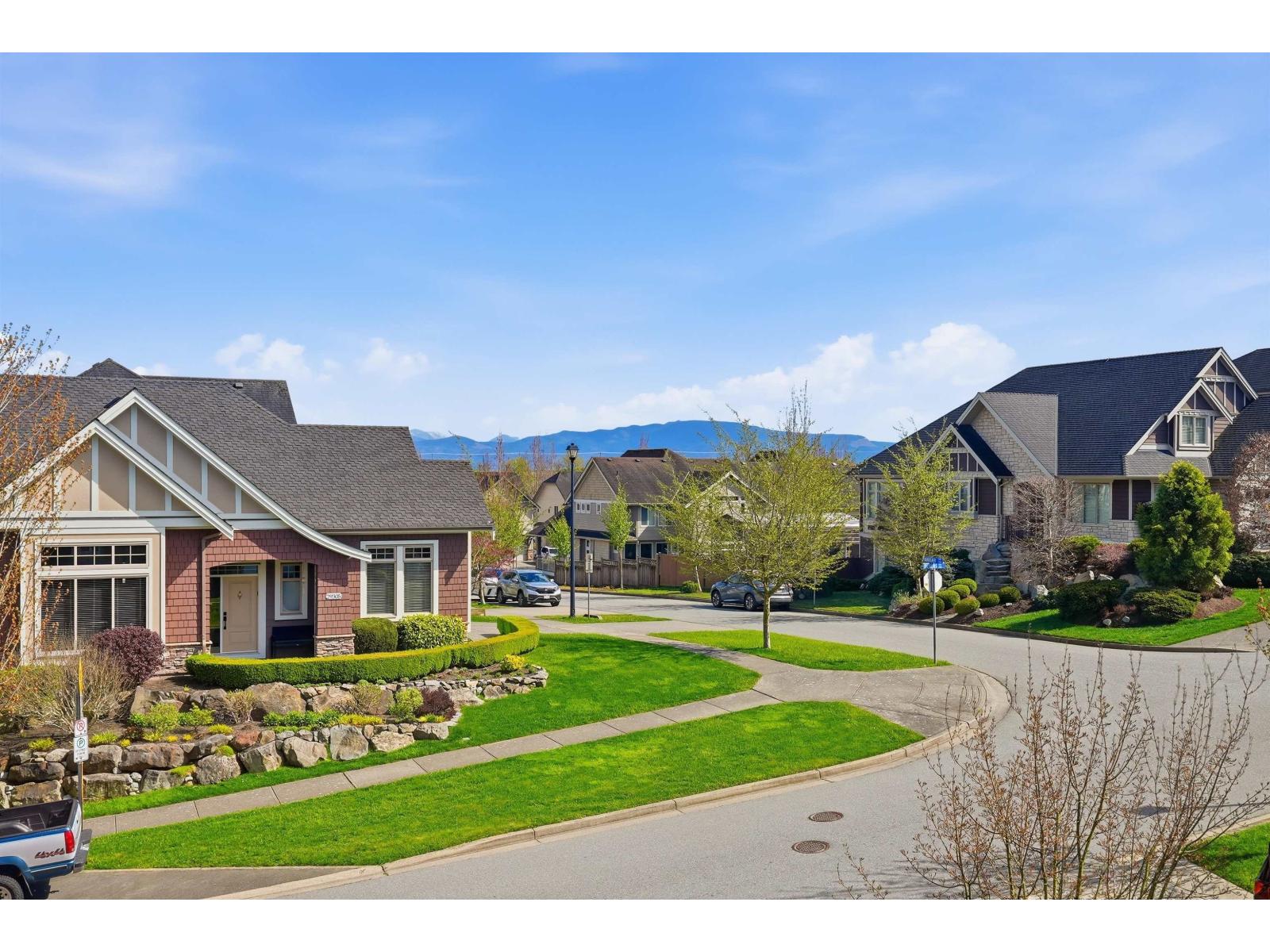 2203 Riesling Drive, Abbotsford, British Columbia  V4X 0A6 - Photo 2 - R3112048