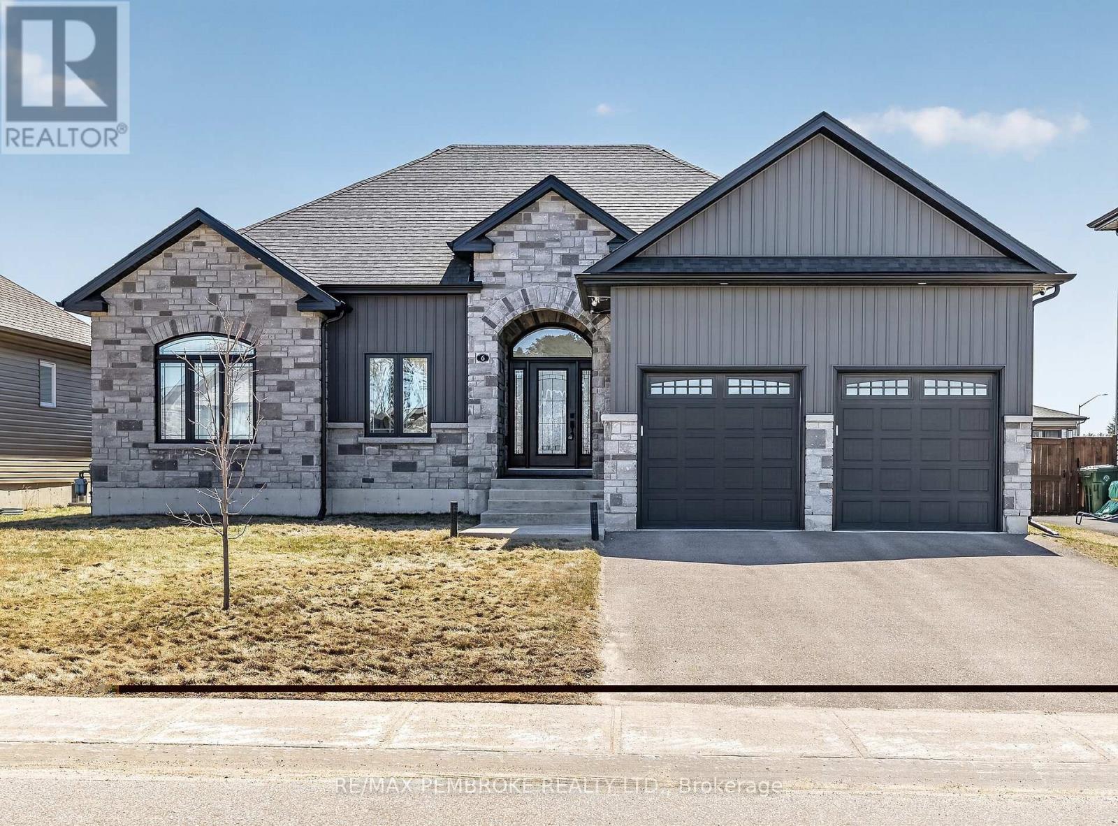 6 NILE STREET, Petawawa, Ontario