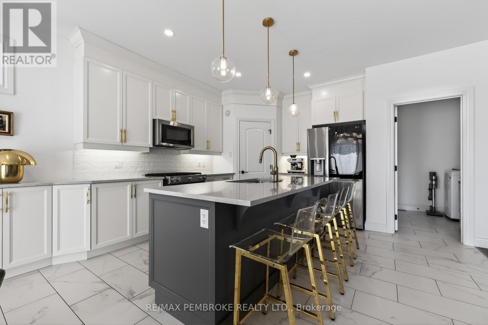 6 Nile Street, Petawawa, Ontario  K8H 0E7 - Photo 11 - X13026518