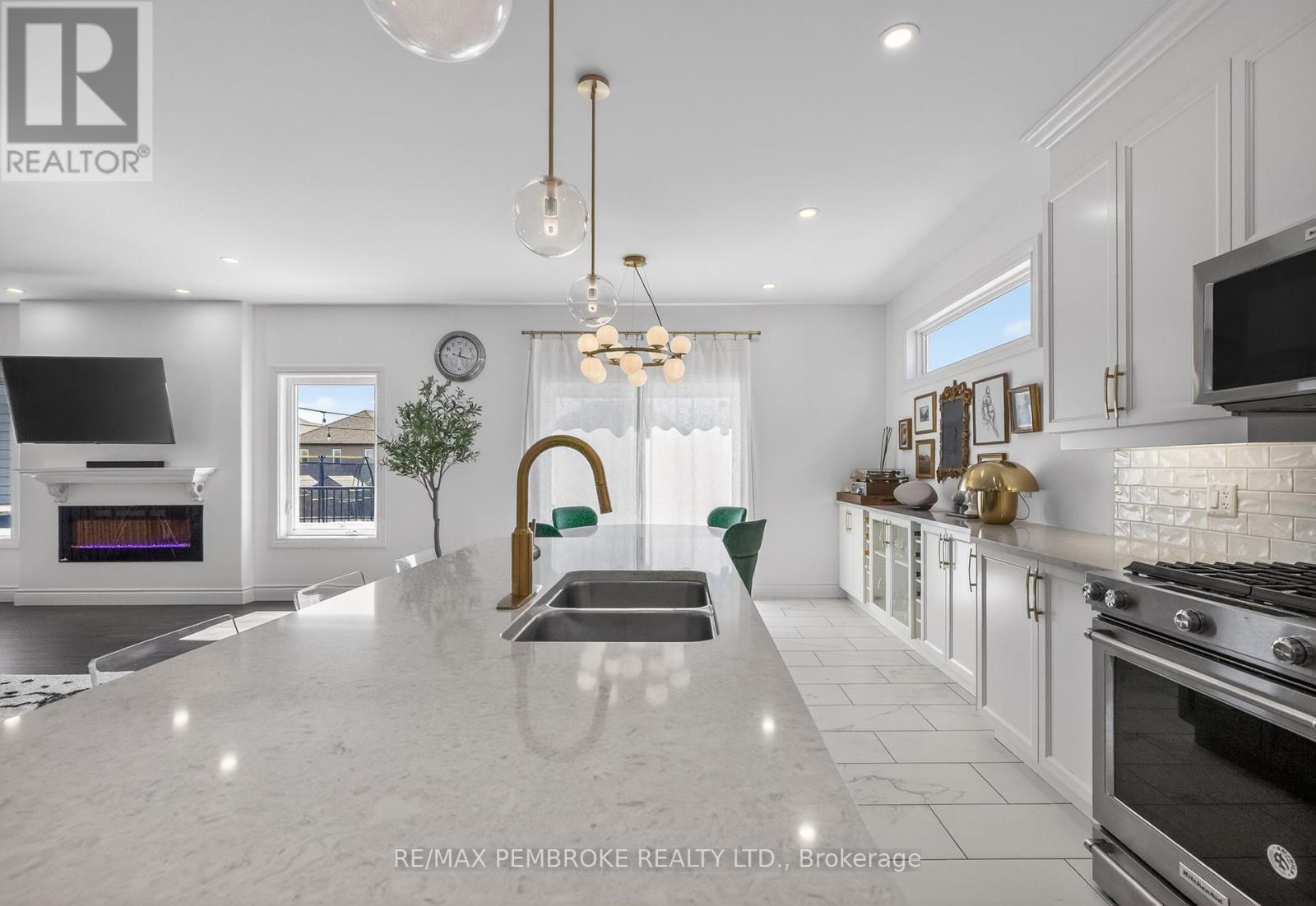 6 Nile Street, Petawawa, Ontario  K8H 0E7 - Photo 12 - X13026518