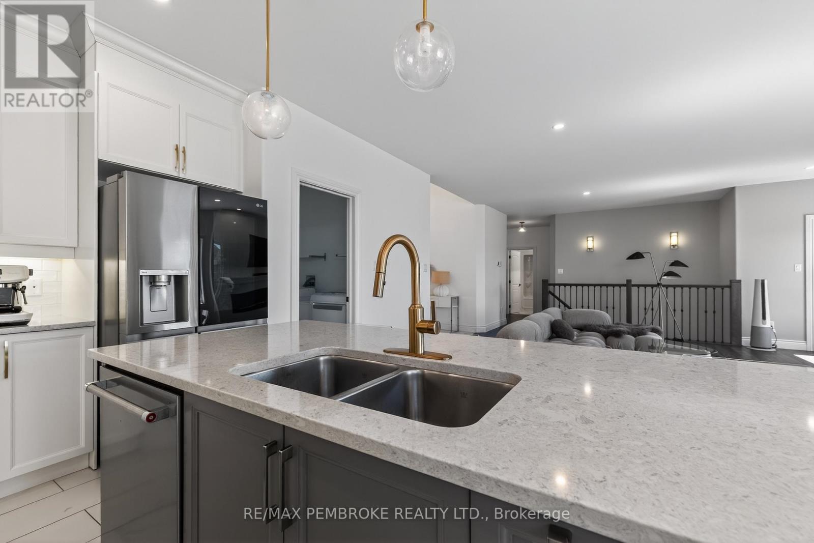 6 Nile Street, Petawawa, Ontario  K8H 0E7 - Photo 15 - X13026518