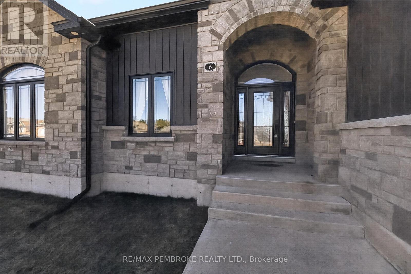 6 Nile Street, Petawawa, Ontario  K8H 0E7 - Photo 3 - X13026518