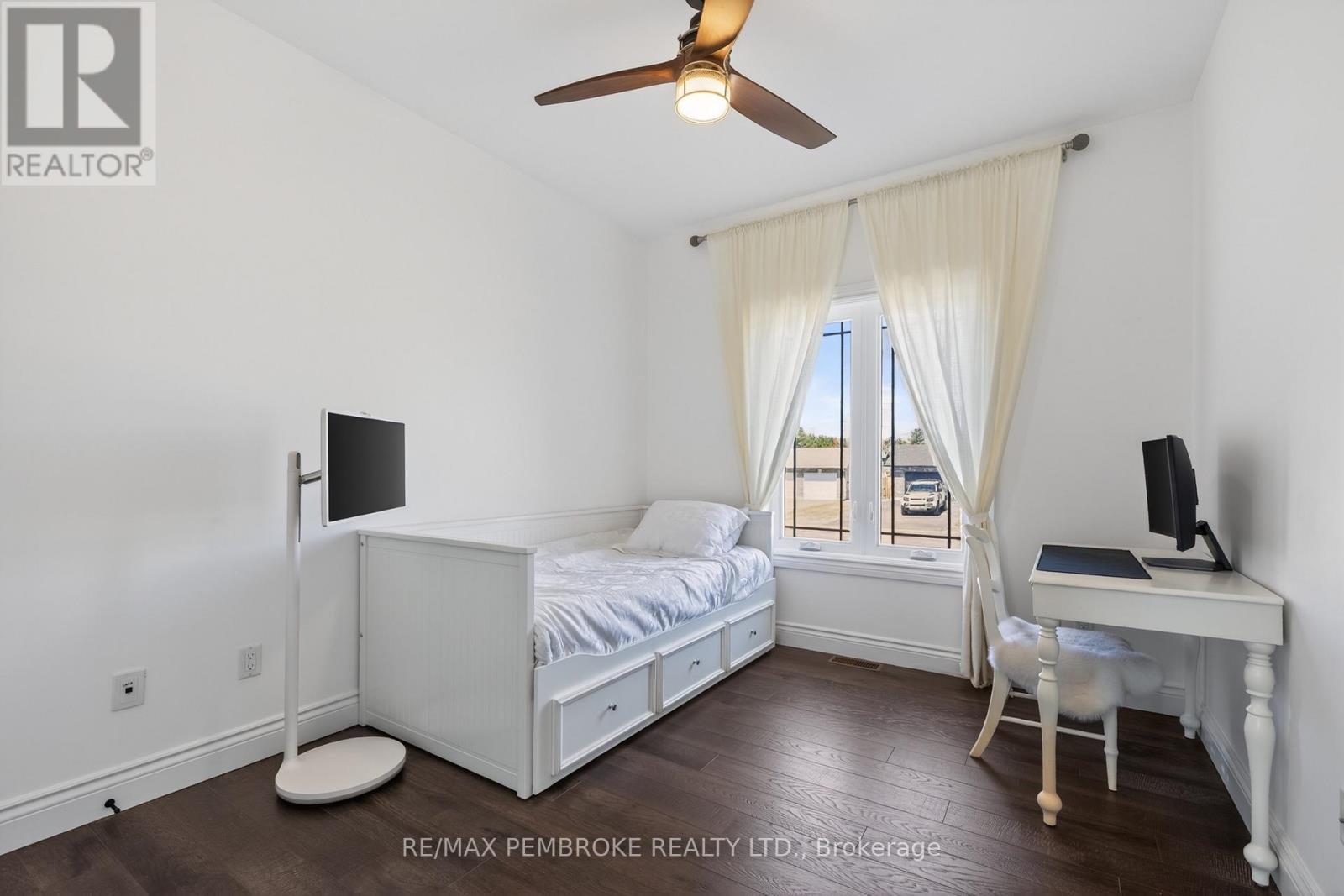 6 Nile Street, Petawawa, Ontario  K8H 0E7 - Photo 35 - X13026518