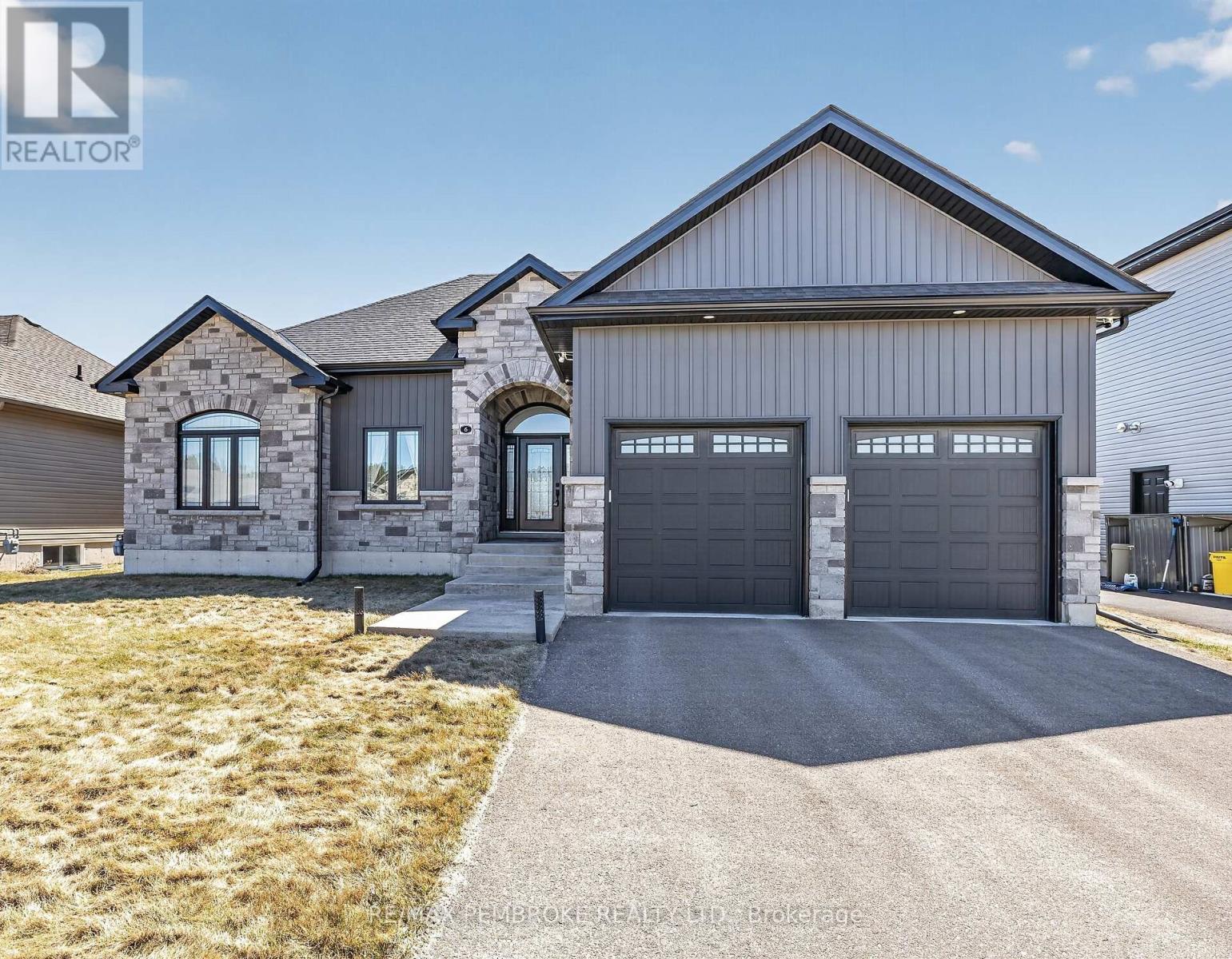 6 Nile Street, Petawawa, Ontario  K8H 0E7 - Photo 4 - X13026518