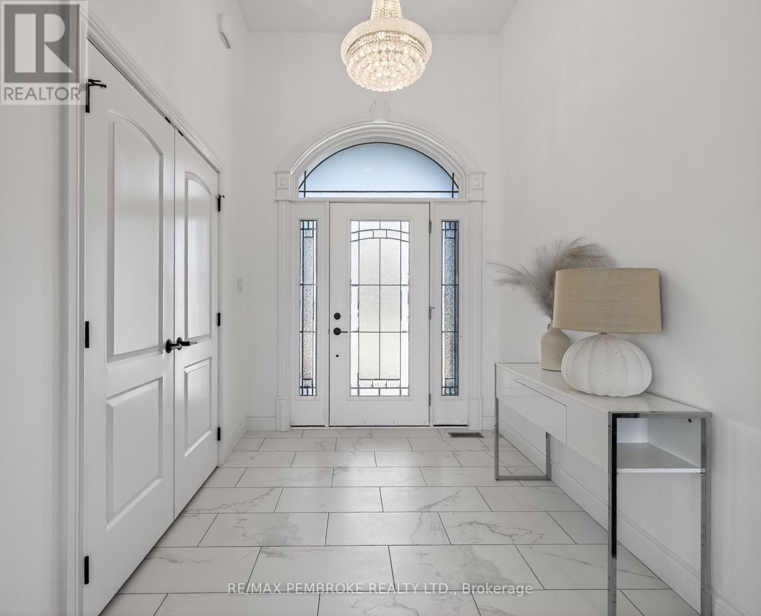 6 Nile Street, Petawawa, Ontario  K8H 0E7 - Photo 5 - X13026518