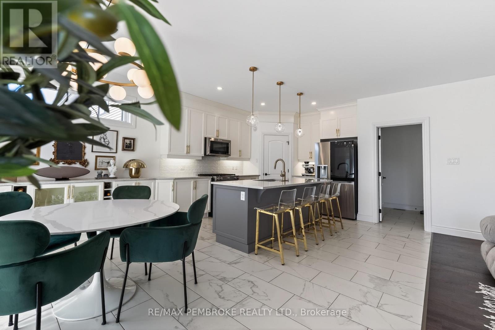 6 Nile Street, Petawawa, Ontario  K8H 0E7 - Photo 8 - X13026518