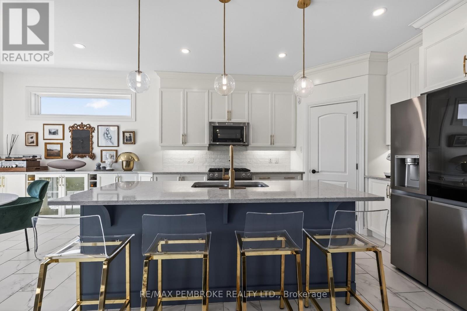 6 Nile Street, Petawawa, Ontario  K8H 0E7 - Photo 9 - X13026518