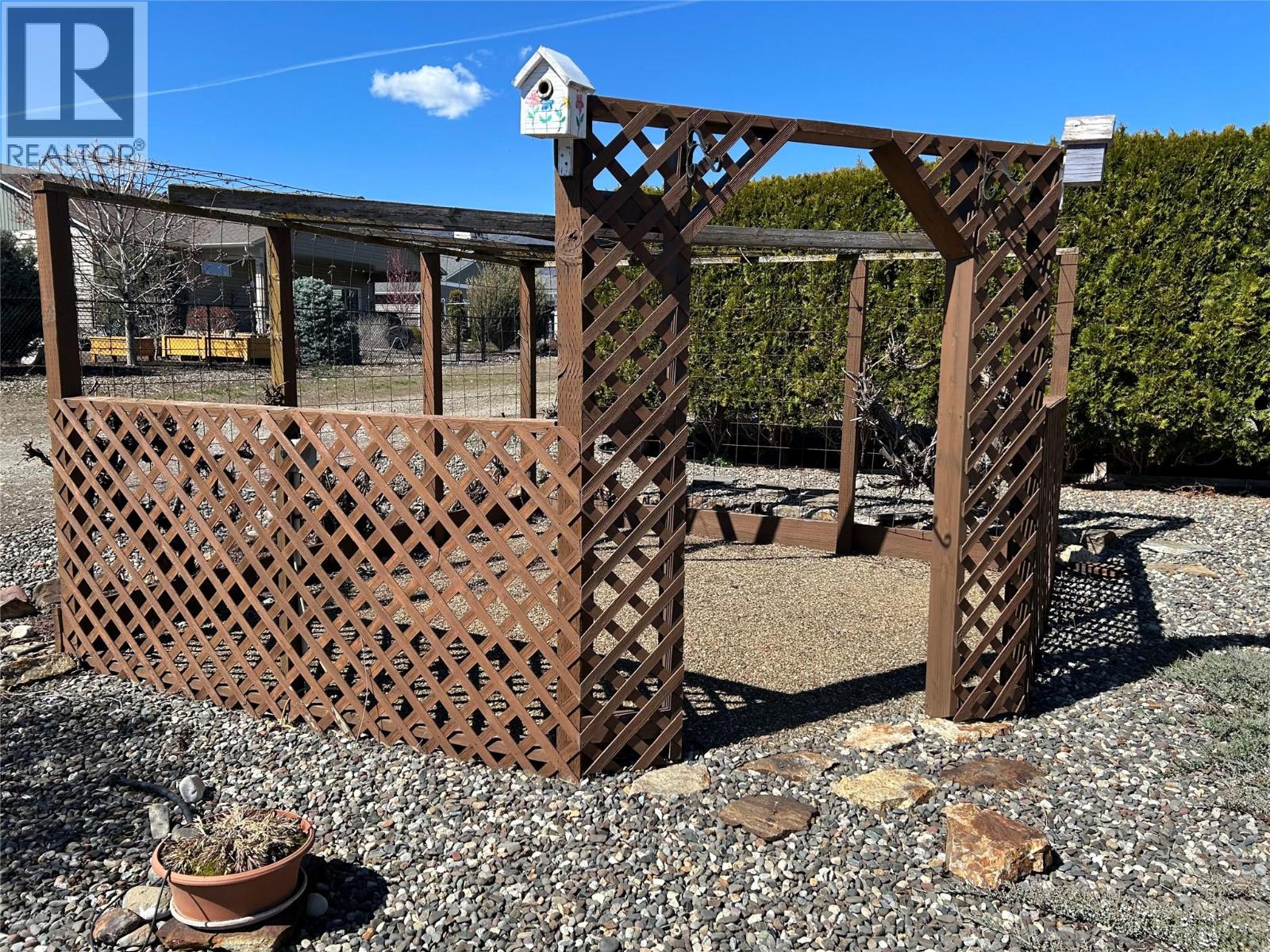 851 8 Avenue, Vernon, British Columbia  V1H 1Z1 - Photo 3 - 10382850