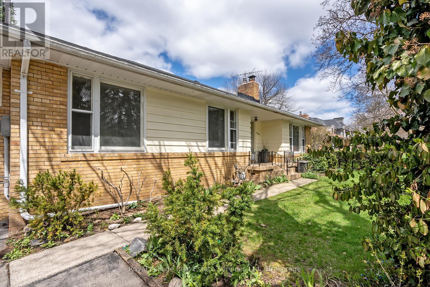 2043 Devon Road, Oakville, Ontario  L6J 2N1 - Photo 4 - W13026482