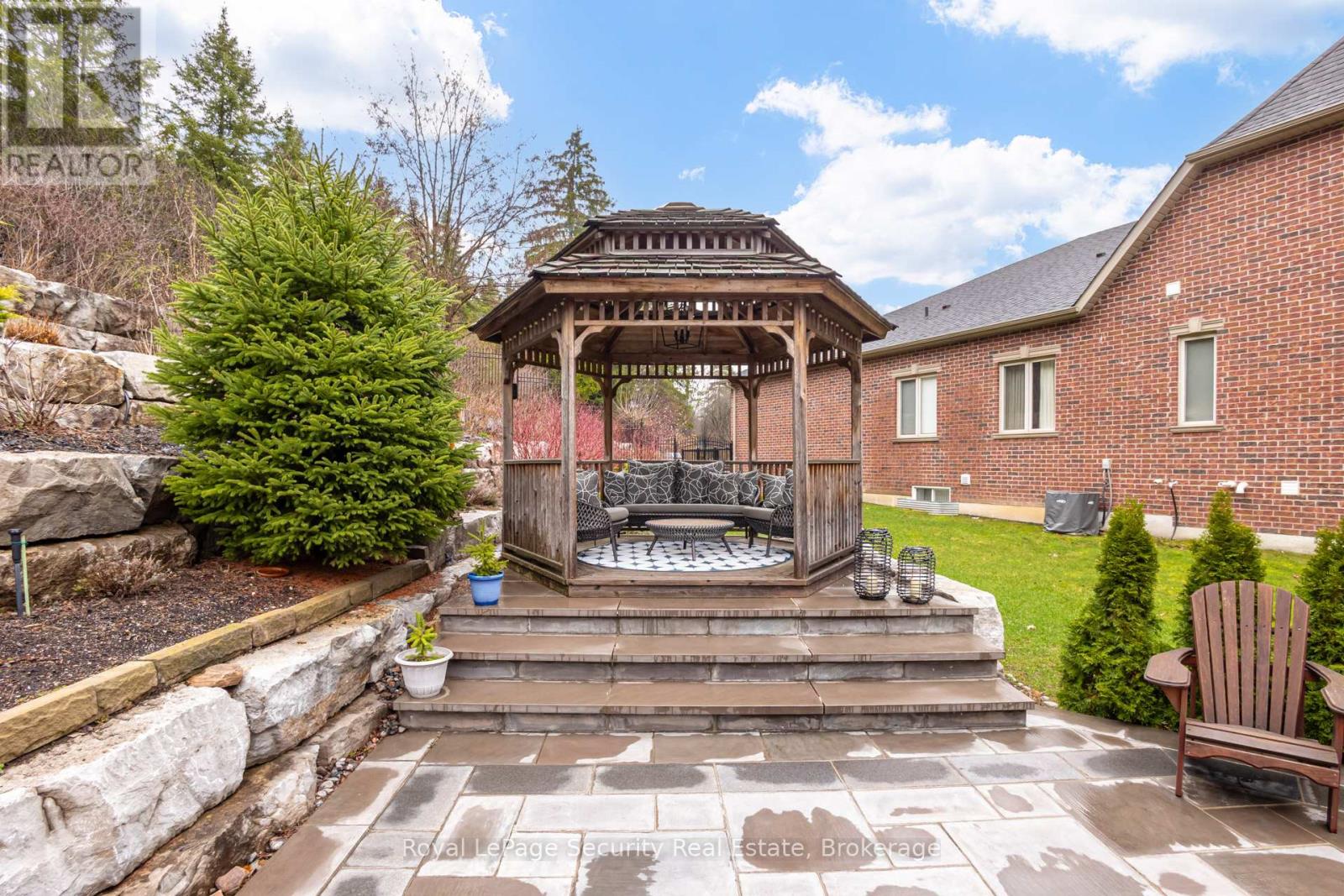 20 Aubrietia Court, Richmond Hill, Ontario  L4E 2R3 - Photo 40 - N13024440