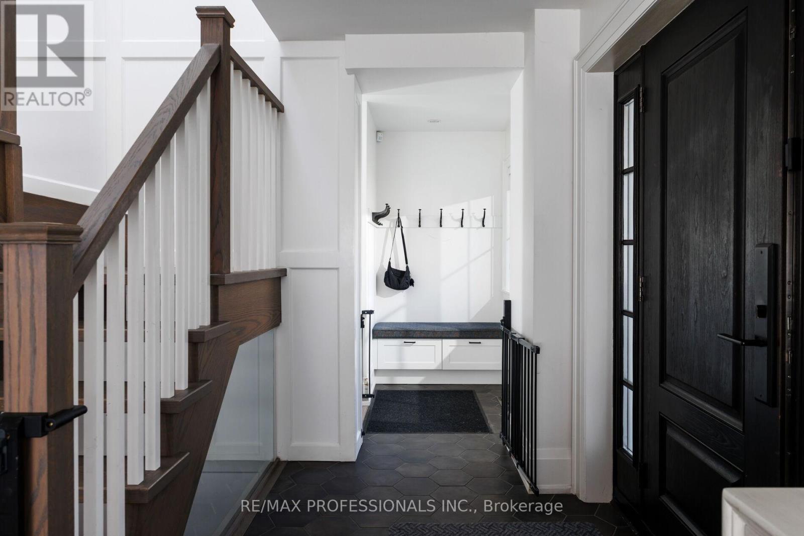 9 Bernice Avenue, Toronto, Ontario  M8Y 1Z5 - Photo 6 - W13003874