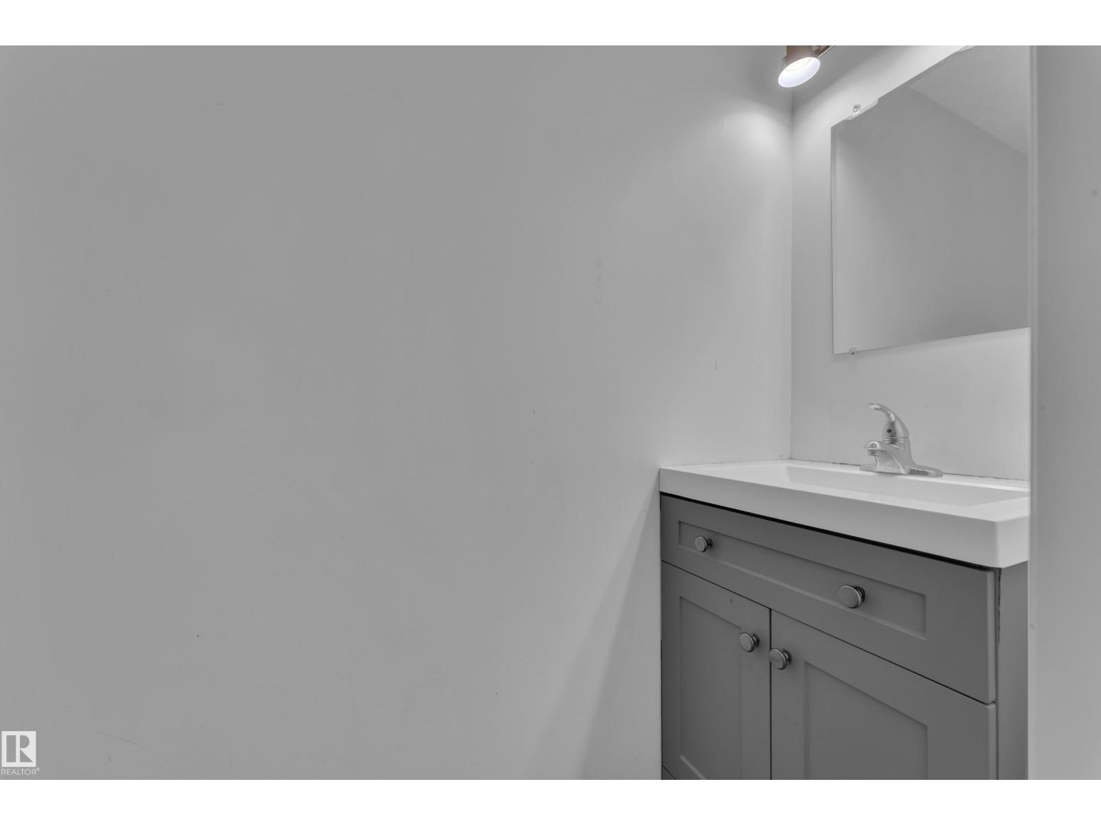 25 Lakewood Vg NW, Edmonton, Alberta  T6K 2B3 - Photo 13 - E4483384