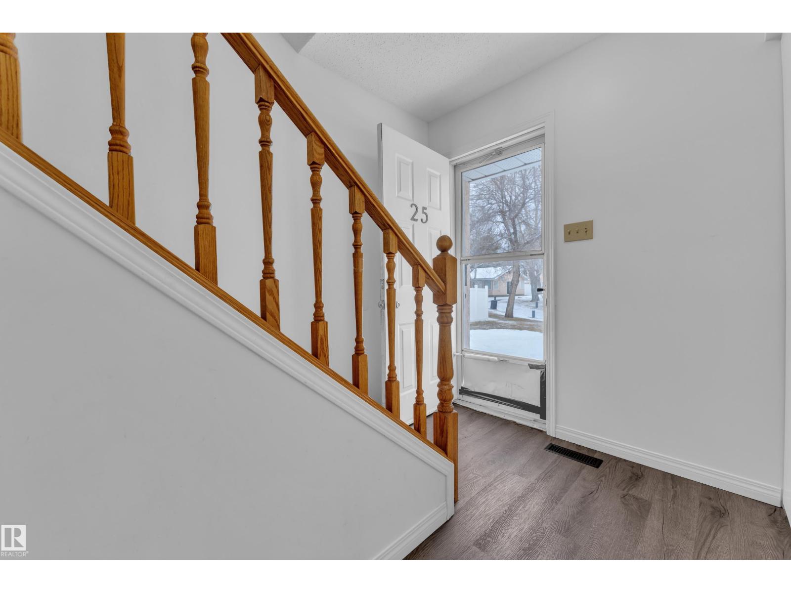 25 Lakewood Vg NW, Edmonton, Alberta  T6K 2B3 - Photo 3 - E4483384