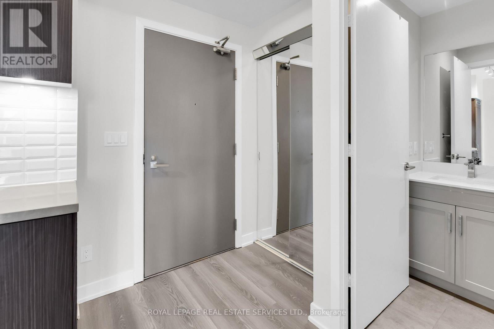 1104 - 501 St Clair Avenue W, Toronto (Casa Loma), Ontario  M5P 0A2 - Photo 2 - C13026390