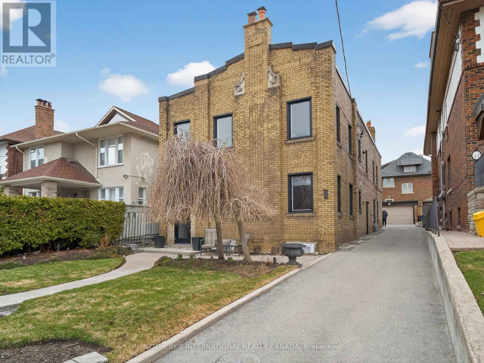 1B - 24 COLLEGE VIEW AVENUE, Toronto, Ontario