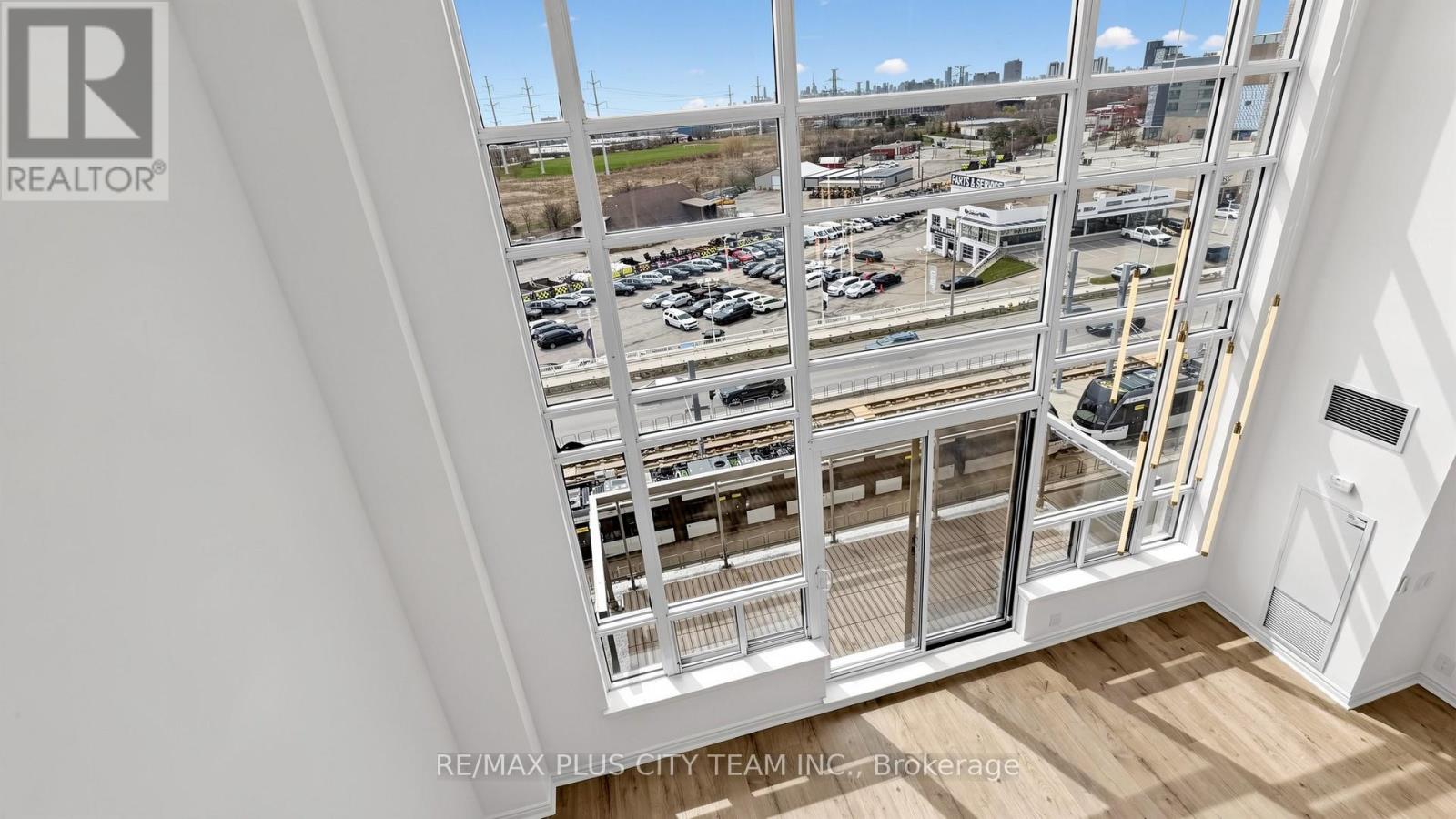 812 - 1720 Eglinton Avenue E, Toronto, Ontario  M4A 2X8 - Photo 11 - C13026484