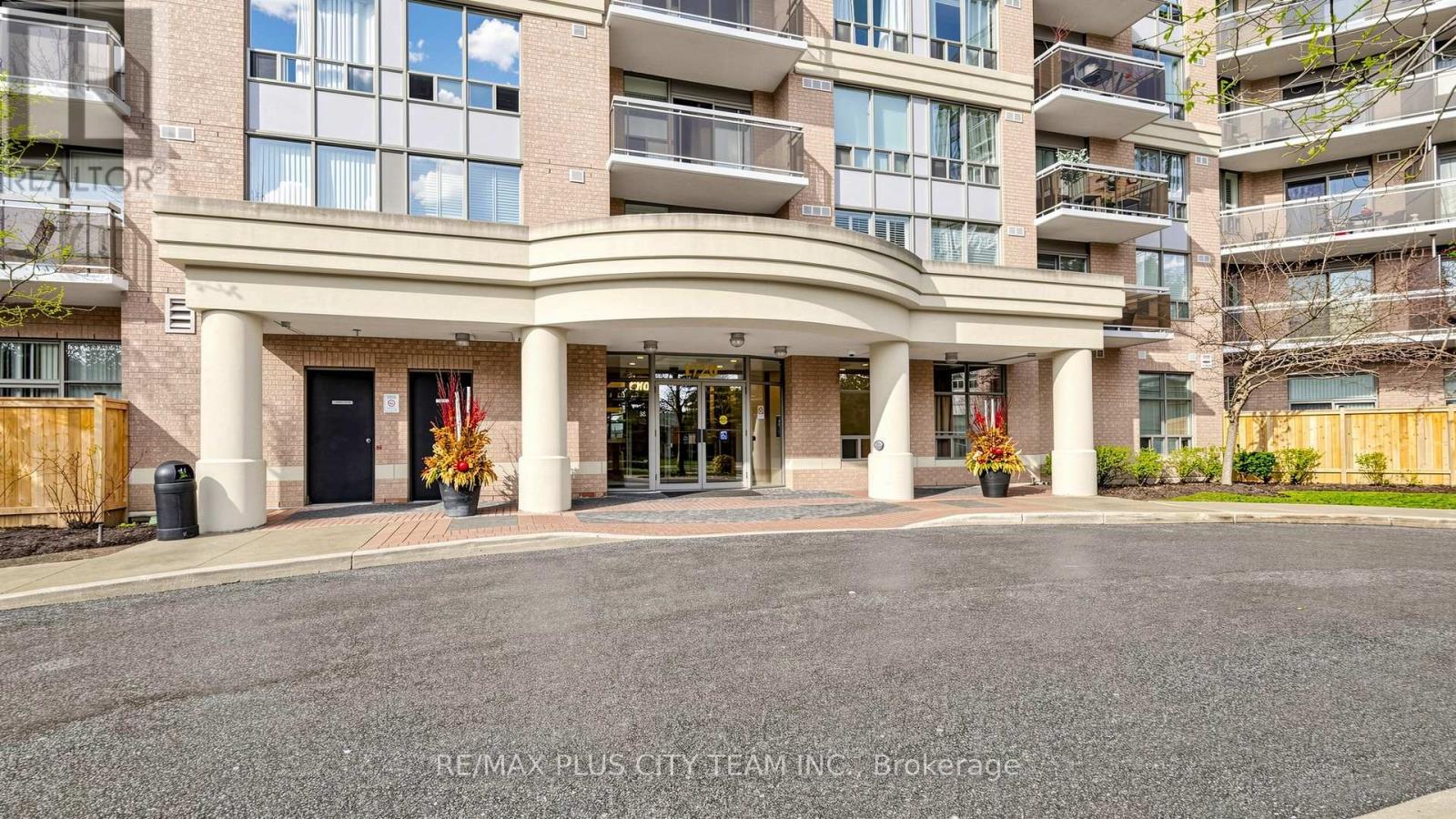 812 - 1720 Eglinton Avenue E, Toronto, Ontario  M4A 2X8 - Photo 2 - C13026484