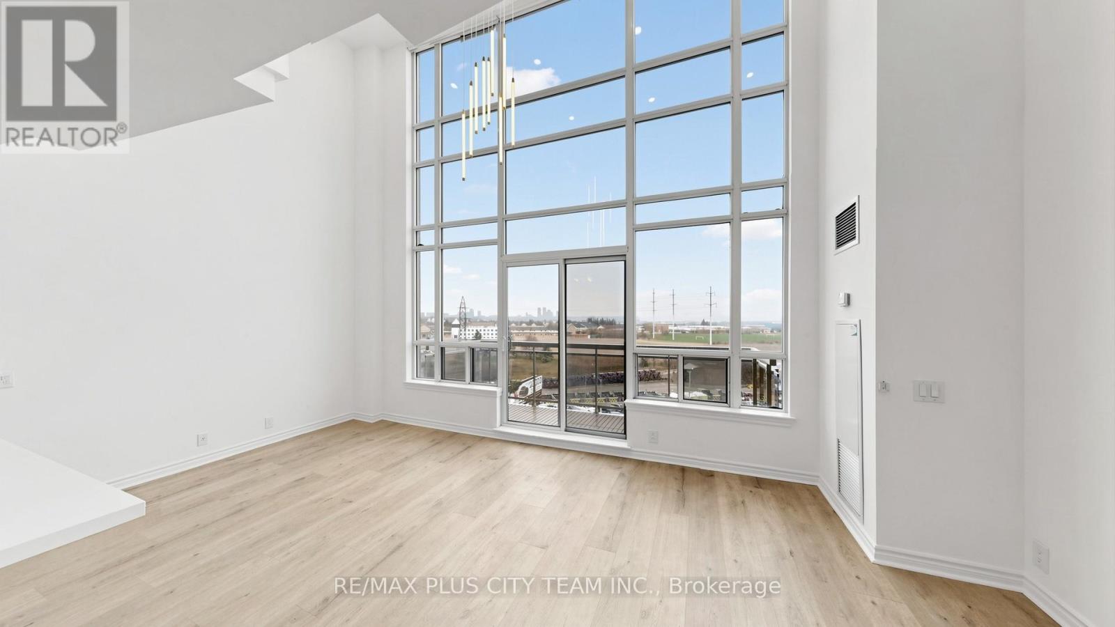 812 - 1720 Eglinton Avenue E, Toronto, Ontario  M4A 2X8 - Photo 3 - C13026484