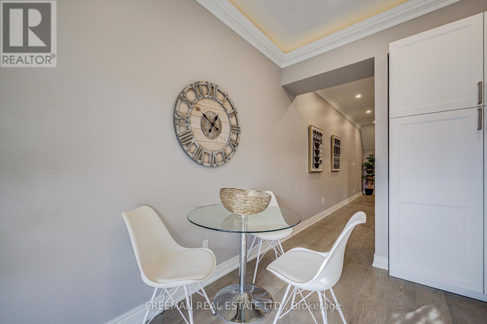 Main&2nd Floor - 916 Manning Avenue, Toronto, Ontario  M6G 2X4 - Photo 10 - C13026526