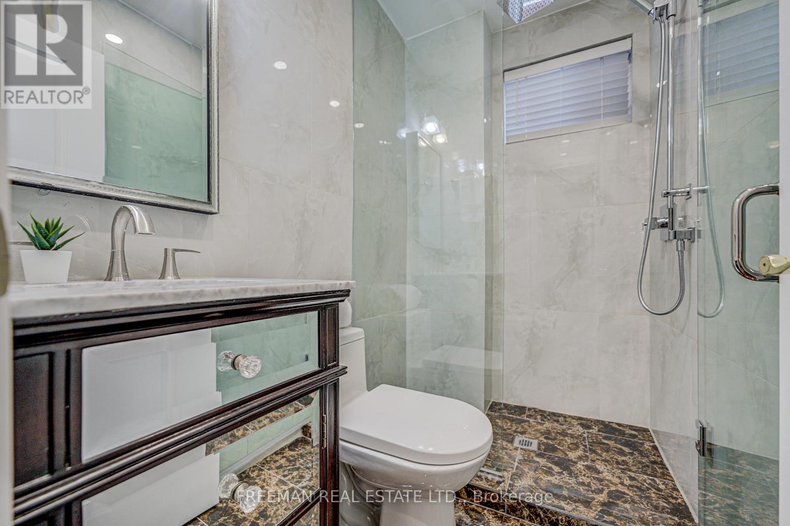 Main&2nd Floor - 916 Manning Avenue, Toronto, Ontario  M6G 2X4 - Photo 13 - C13026526