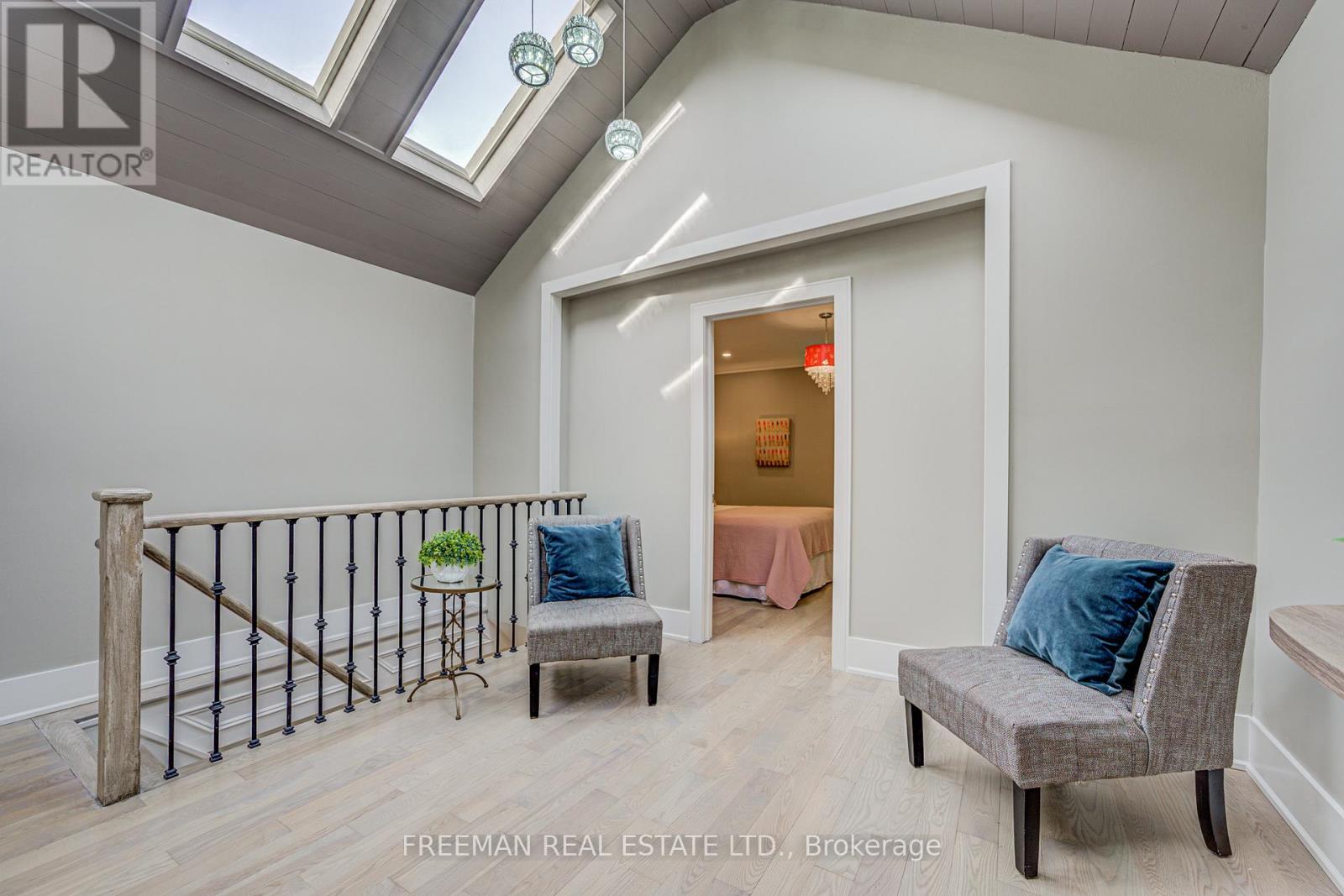 Main&2nd Floor - 916 Manning Avenue, Toronto, Ontario  M6G 2X4 - Photo 16 - C13026526