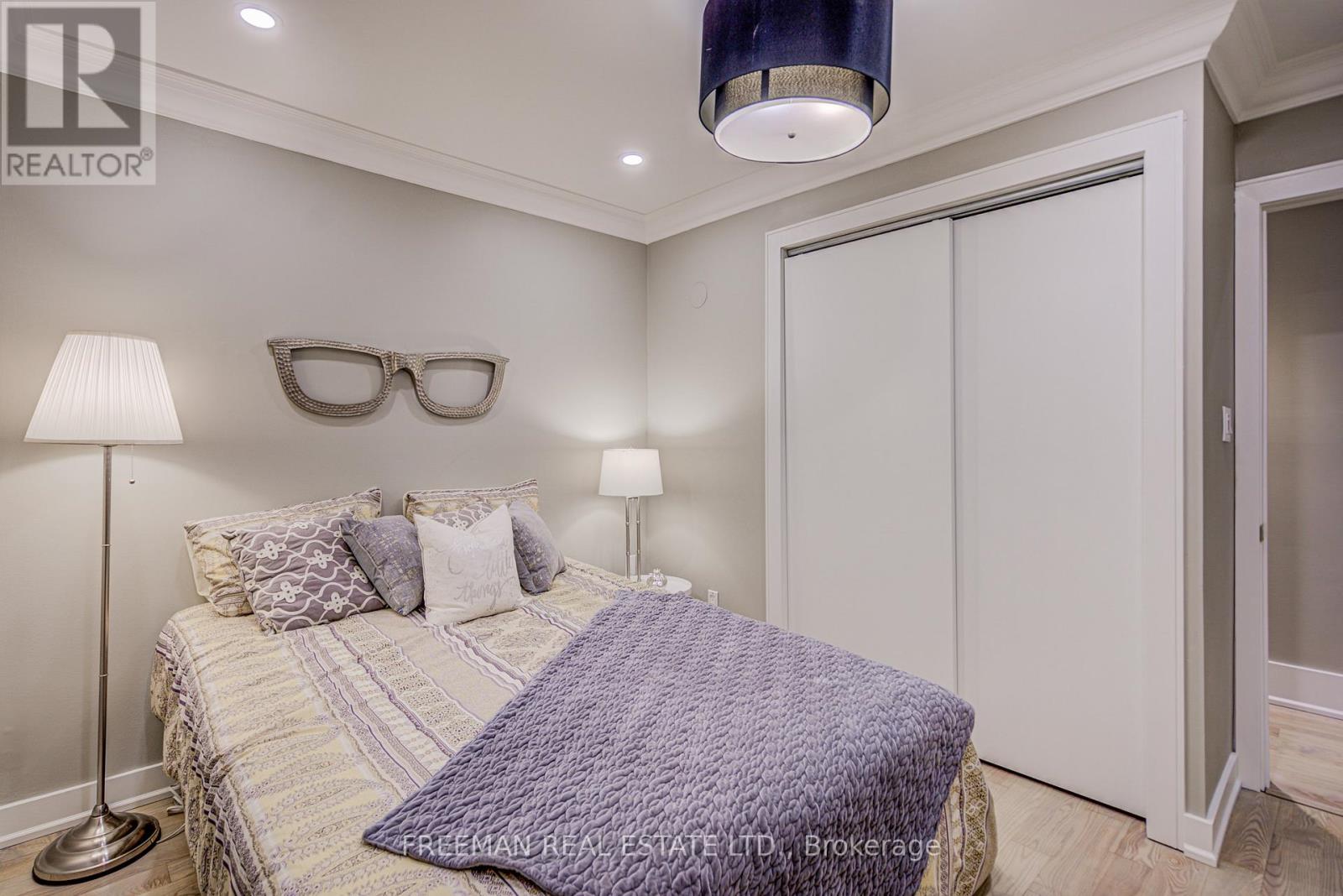 Main&2nd Floor - 916 Manning Avenue, Toronto, Ontario  M6G 2X4 - Photo 21 - C13026526