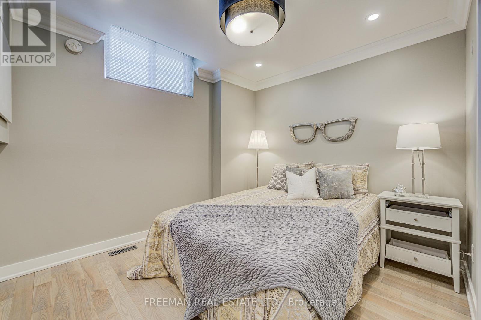 Main&2nd Floor - 916 Manning Avenue, Toronto, Ontario  M6G 2X4 - Photo 22 - C13026526