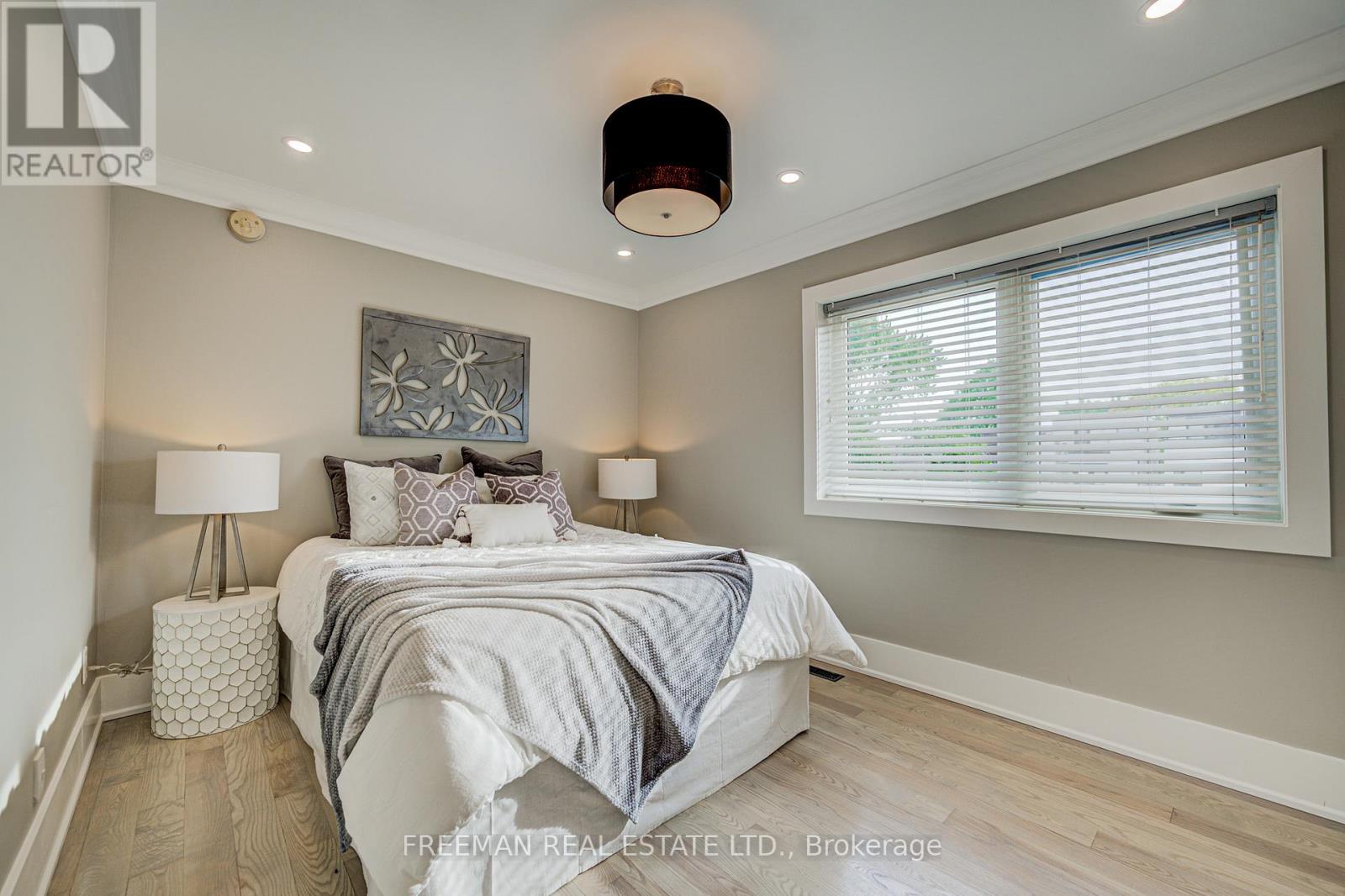 Main&2nd Floor - 916 Manning Avenue, Toronto, Ontario  M6G 2X4 - Photo 23 - C13026526