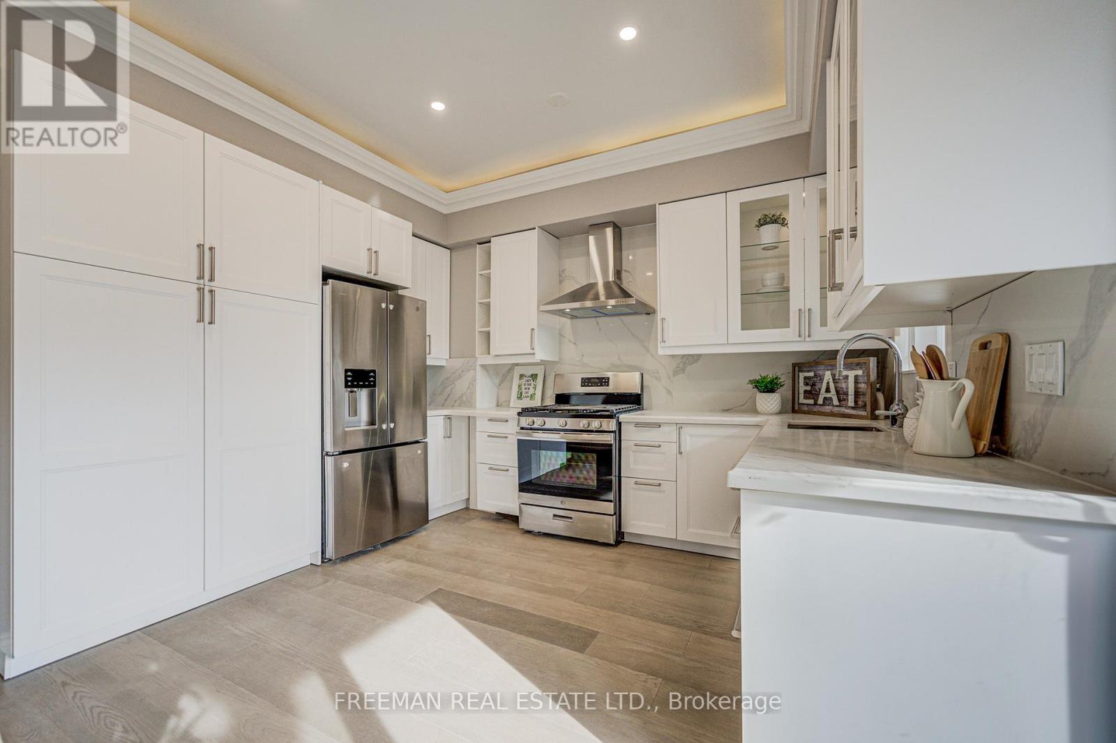 Main&2nd Floor - 916 Manning Avenue, Toronto, Ontario  M6G 2X4 - Photo 7 - C13026526