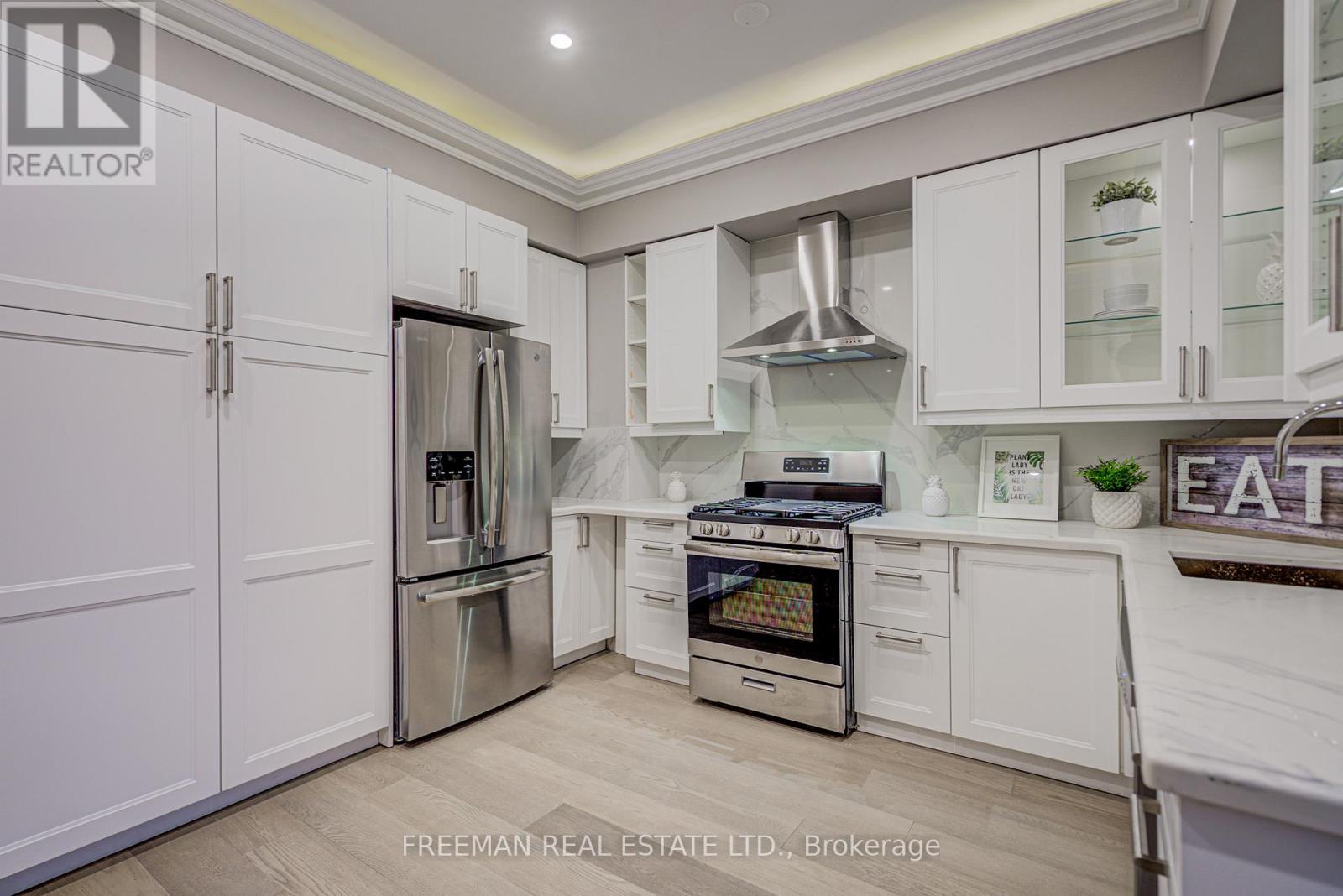 Main&2nd Floor - 916 Manning Avenue, Toronto, Ontario  M6G 2X4 - Photo 9 - C13026526