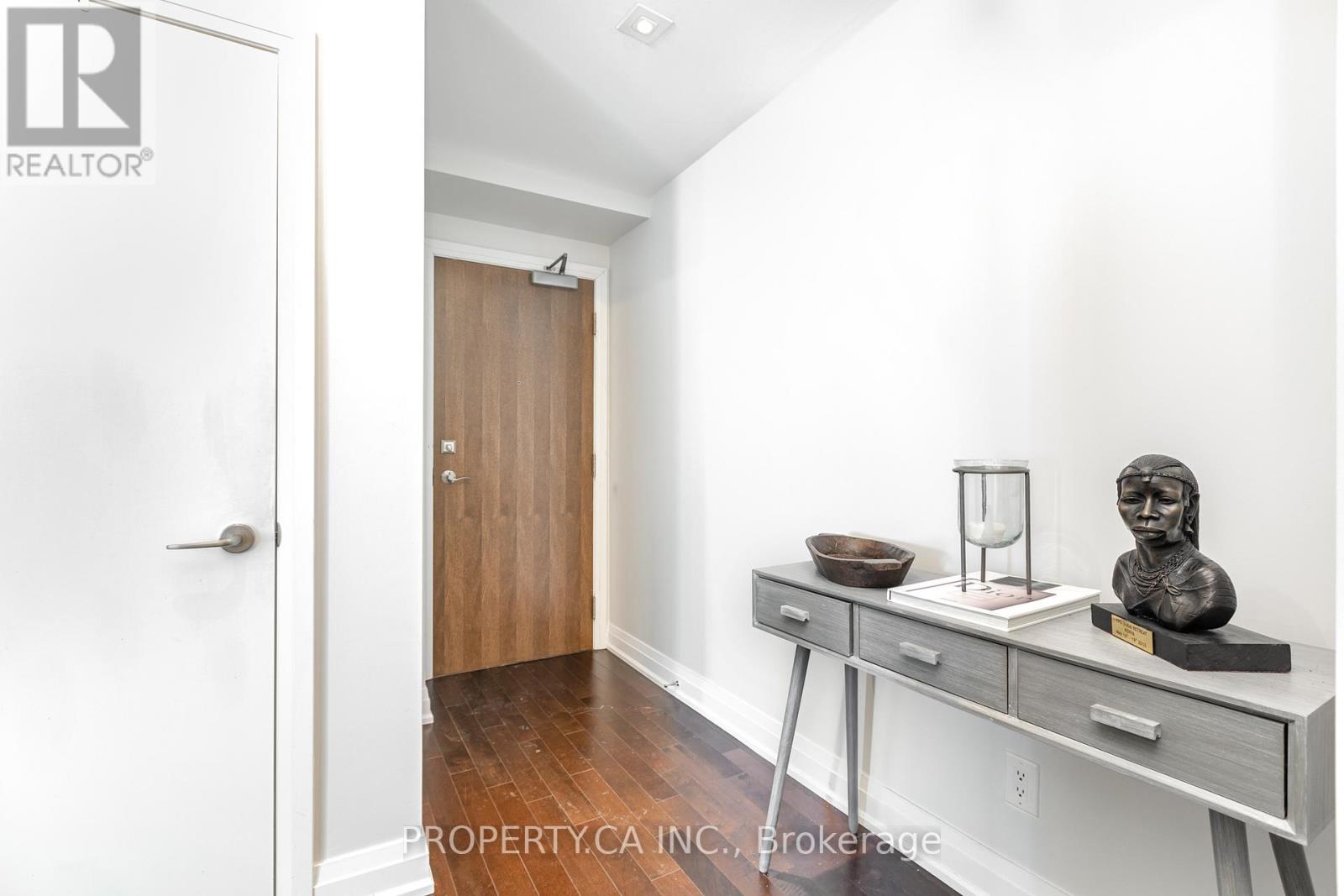 1701 - 80 John Street, Toronto, Ontario  M5V 3X4 - Photo 2 - C13026534