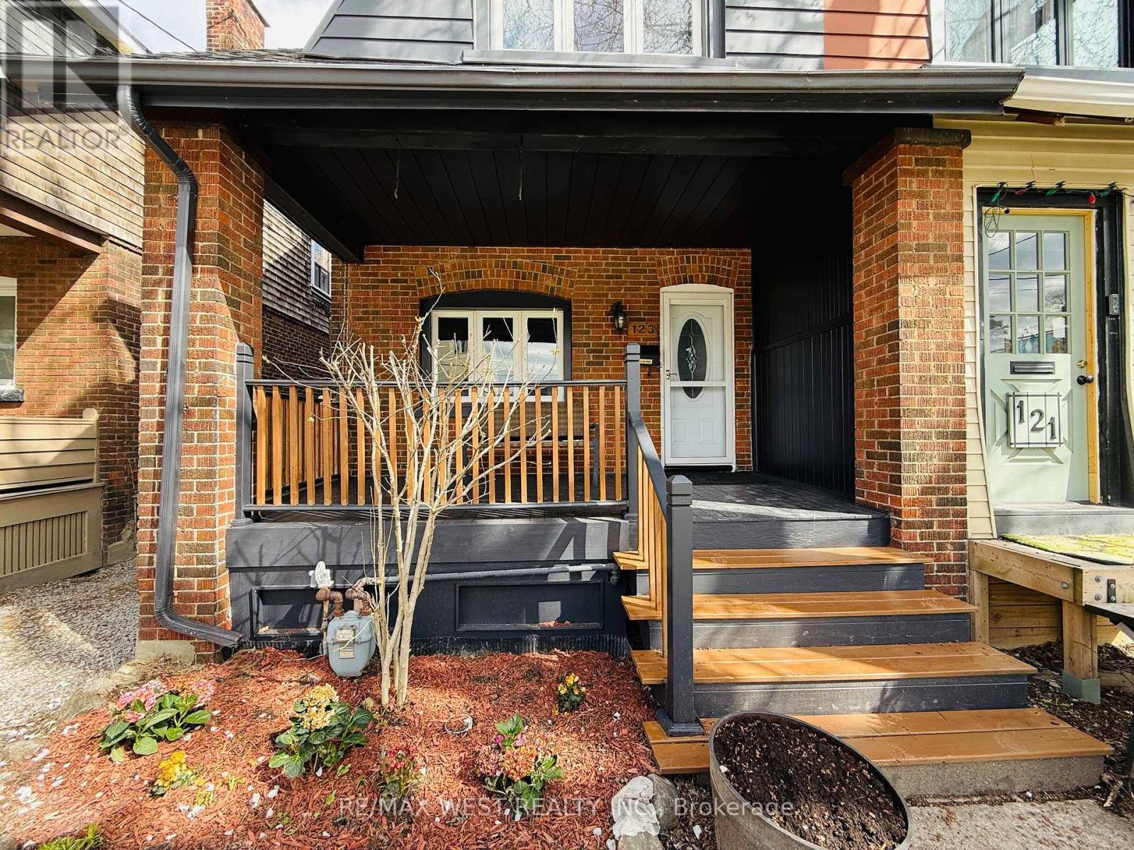 MAIN & 2ND - 123 KINGSTON ROAD, Toronto, Ontario