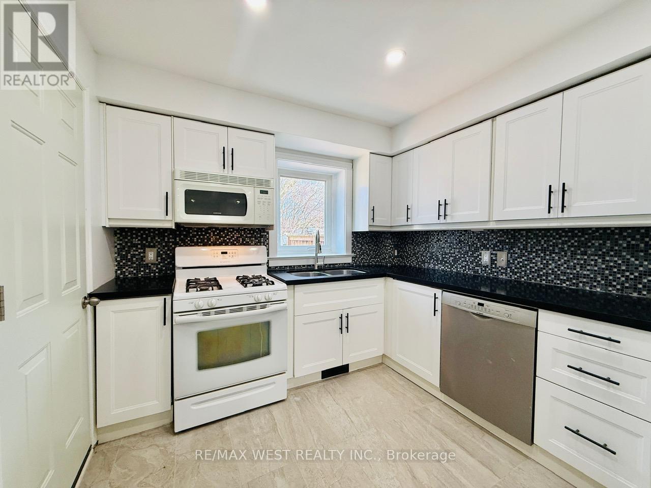 Main & 2nd - 123 Kingston Road, Toronto, Ontario  M4L 1T2 - Photo 12 - E13026514