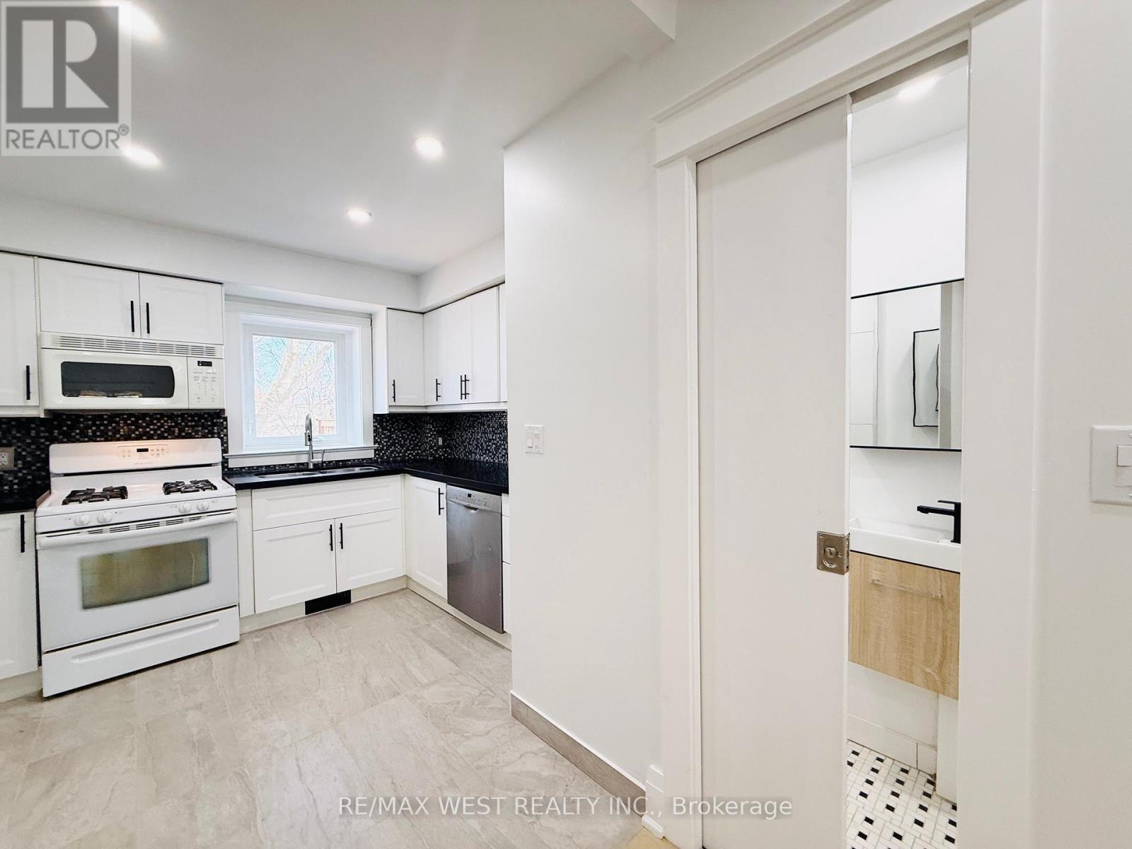 Main & 2nd - 123 Kingston Road, Toronto, Ontario  M4L 1T2 - Photo 13 - E13026514