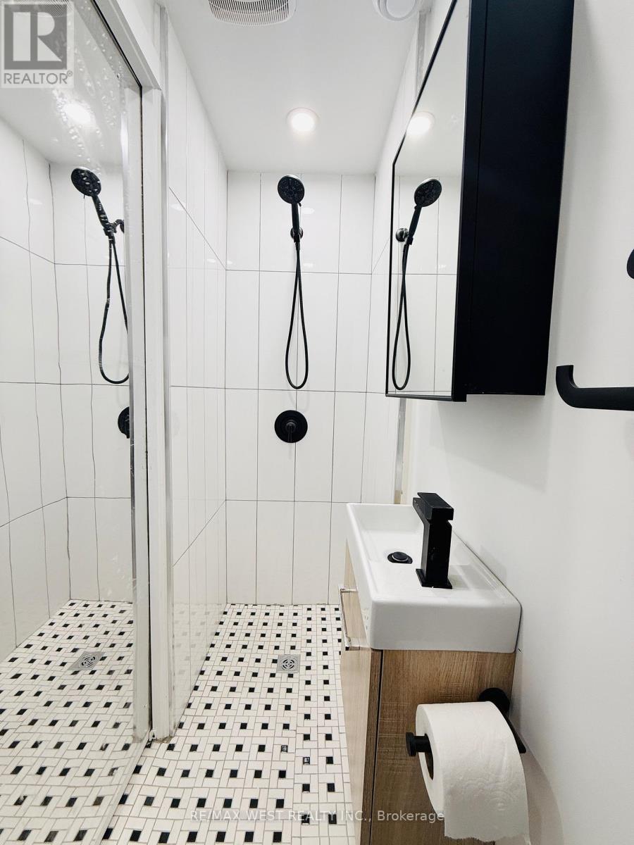 Main & 2nd - 123 Kingston Road, Toronto, Ontario  M4L 1T2 - Photo 14 - E13026514