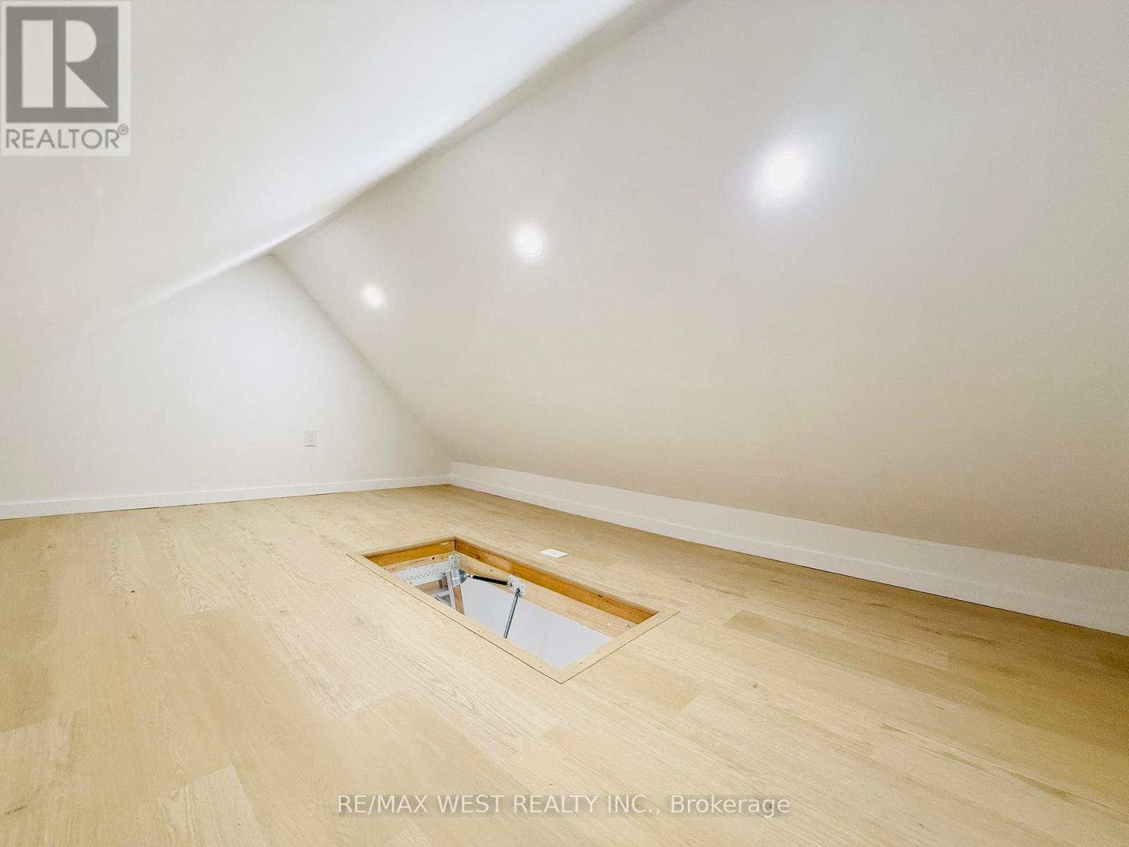 Main & 2nd - 123 Kingston Road, Toronto, Ontario  M4L 1T2 - Photo 20 - E13026514