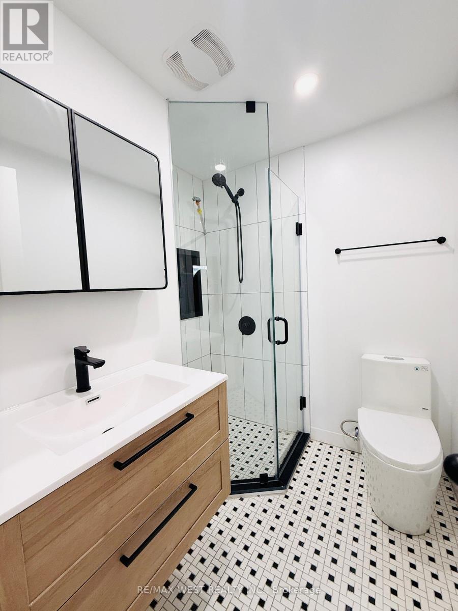 Main & 2nd - 123 Kingston Road, Toronto, Ontario  M4L 1T2 - Photo 24 - E13026514