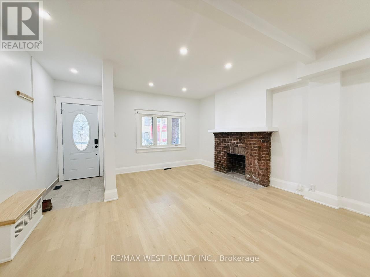 Main & 2nd - 123 Kingston Road, Toronto, Ontario  M4L 1T2 - Photo 6 - E13026514