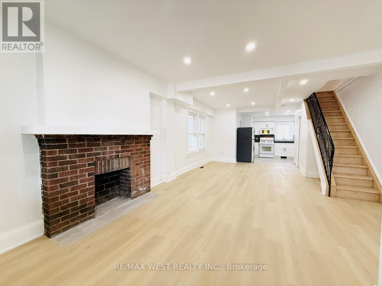 Main & 2nd - 123 Kingston Road, Toronto, Ontario  M4L 1T2 - Photo 9 - E13026514