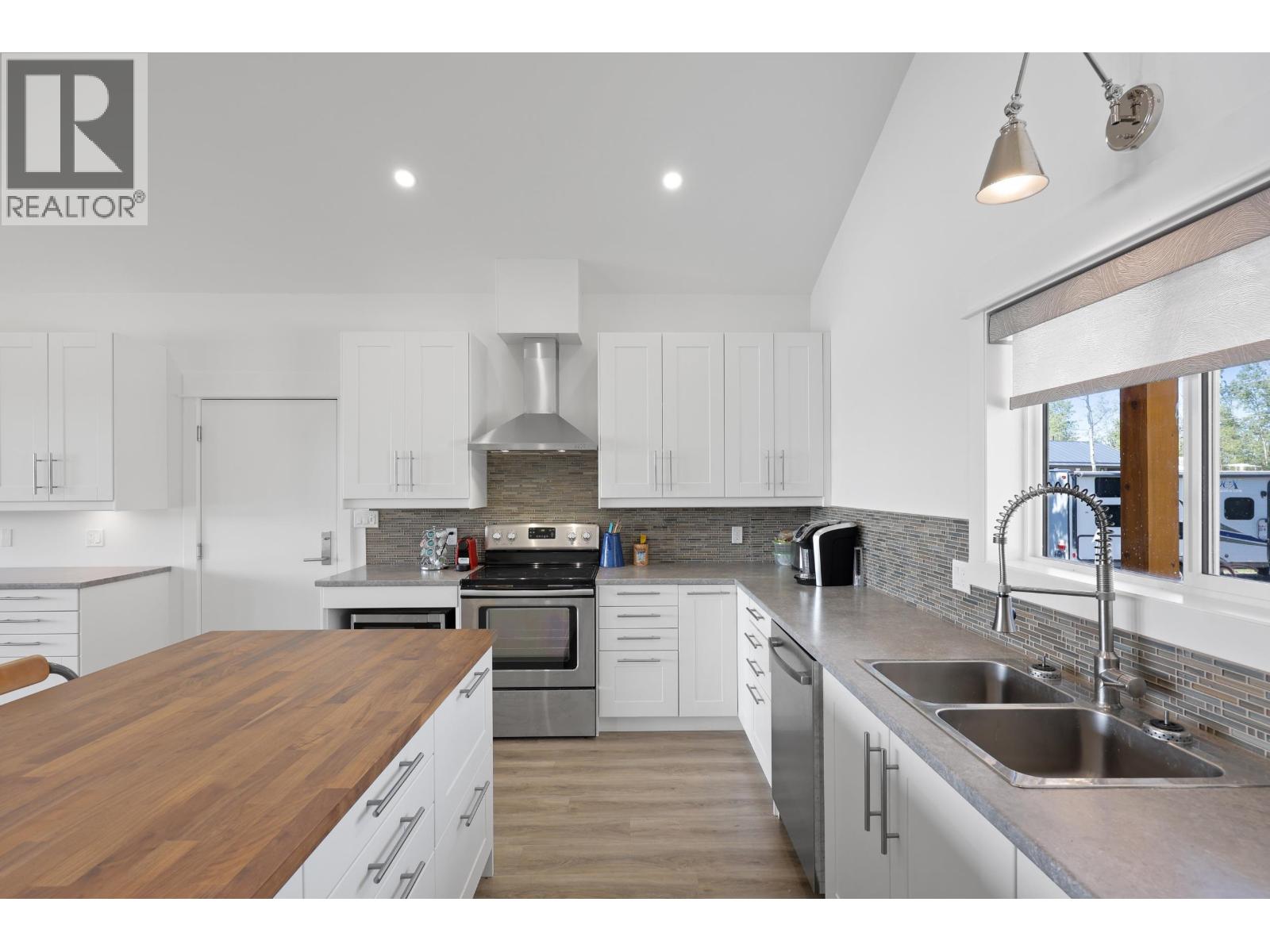 1 Point Road, Lone Butte, British Columbia  V0K 2K2 - Photo 19 - R3114164