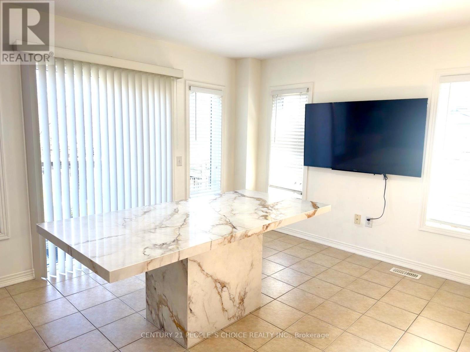 79 Beare Trail, Newmarket, Ontario  L3X 3B3 - Photo 4 - N13026402