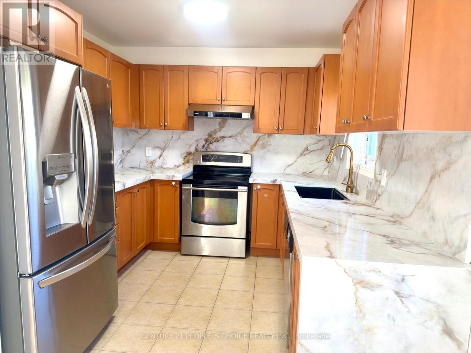 79 Beare Trail, Newmarket, Ontario  L3X 3B3 - Photo 5 - N13026402