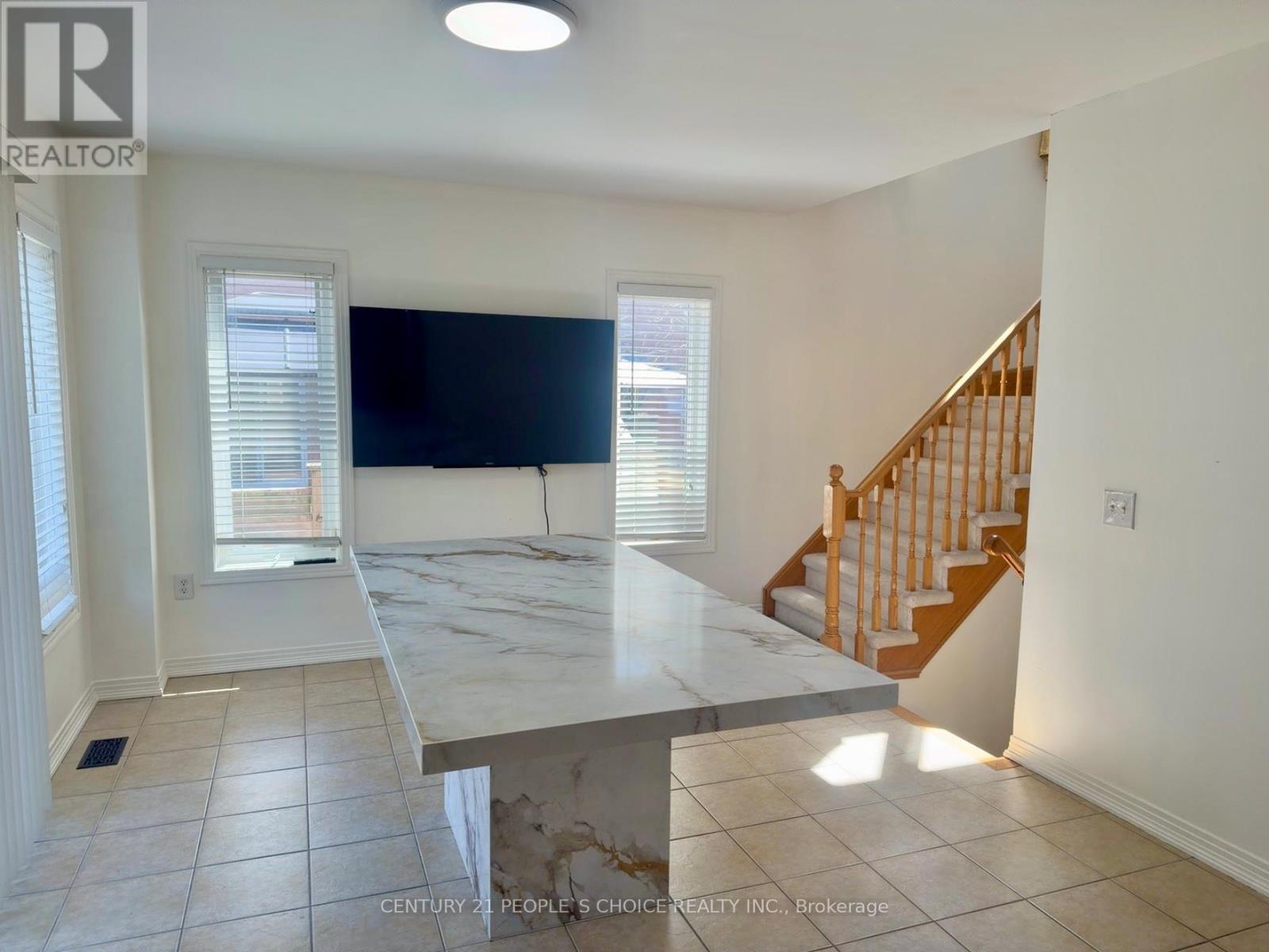 79 Beare Trail, Newmarket, Ontario  L3X 3B3 - Photo 6 - N13026402