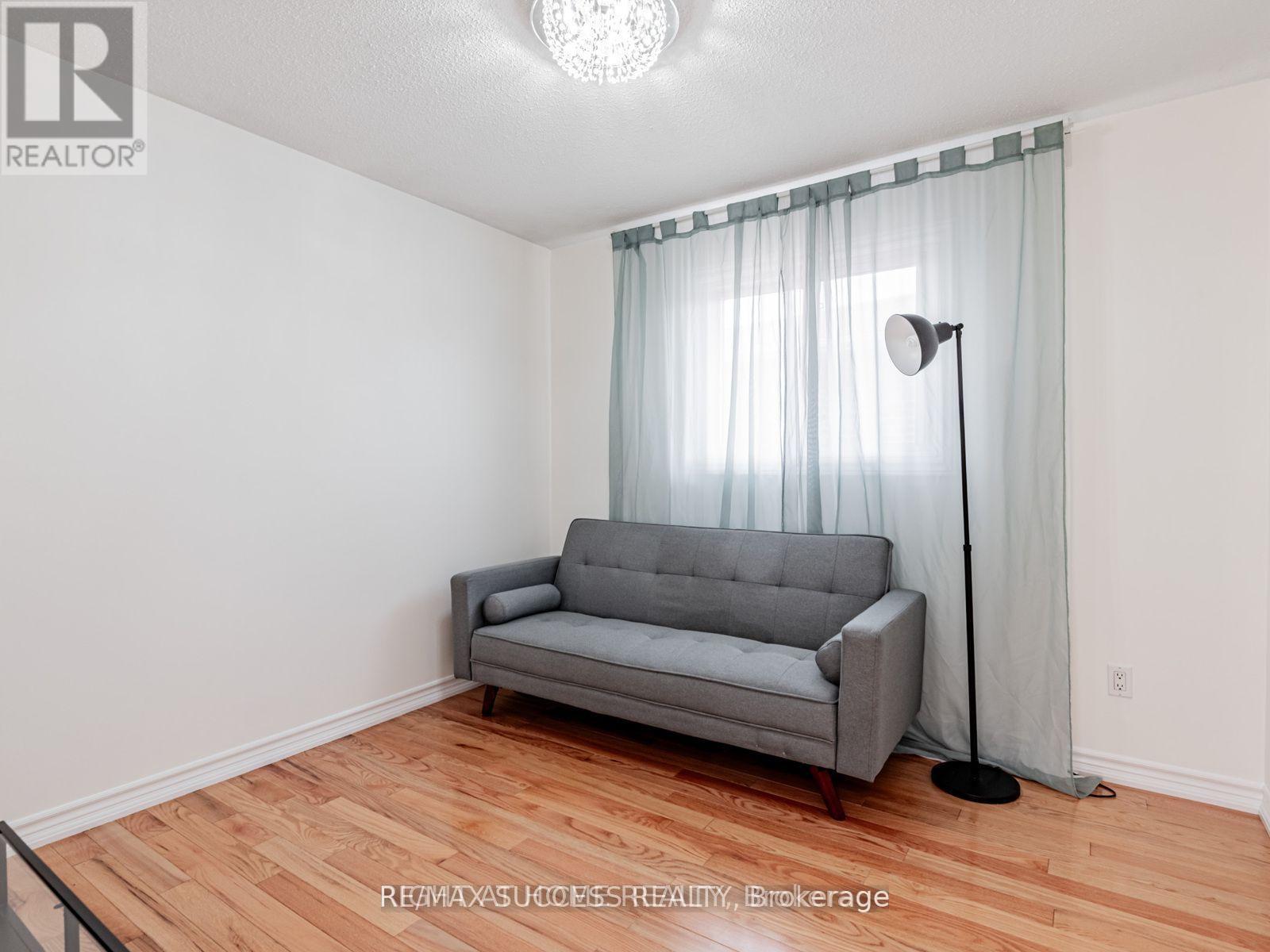 Upper - 7 Point O'woods Drive, Vaughan, Ontario  L4K 2E1 - Photo 17 - N13026450