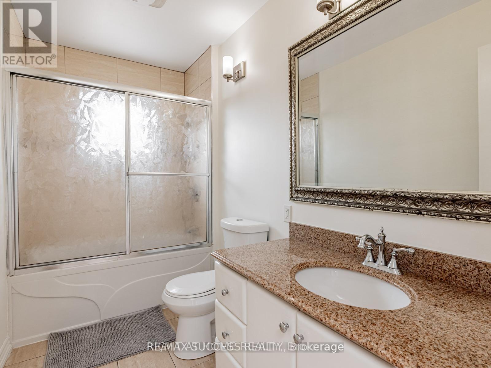 Upper - 7 Point O'woods Drive, Vaughan, Ontario  L4K 2E1 - Photo 18 - N13026450