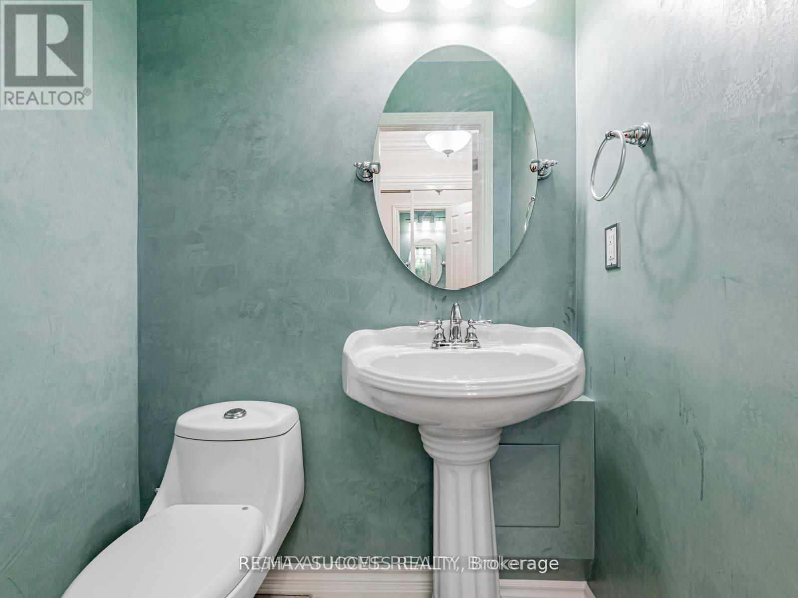 Upper - 7 Point O'woods Drive, Vaughan, Ontario  L4K 2E1 - Photo 19 - N13026450