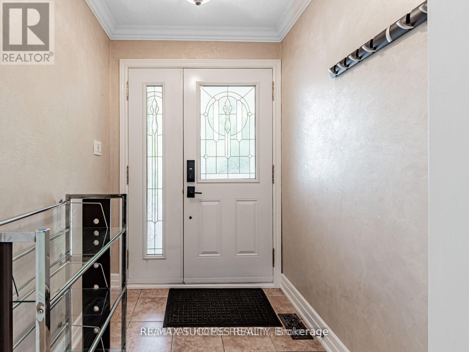 Upper - 7 Point O'woods Drive, Vaughan, Ontario  L4K 2E1 - Photo 4 - N13026450